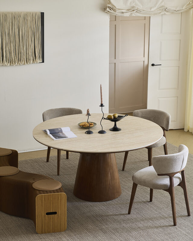 Levi extendable dining table