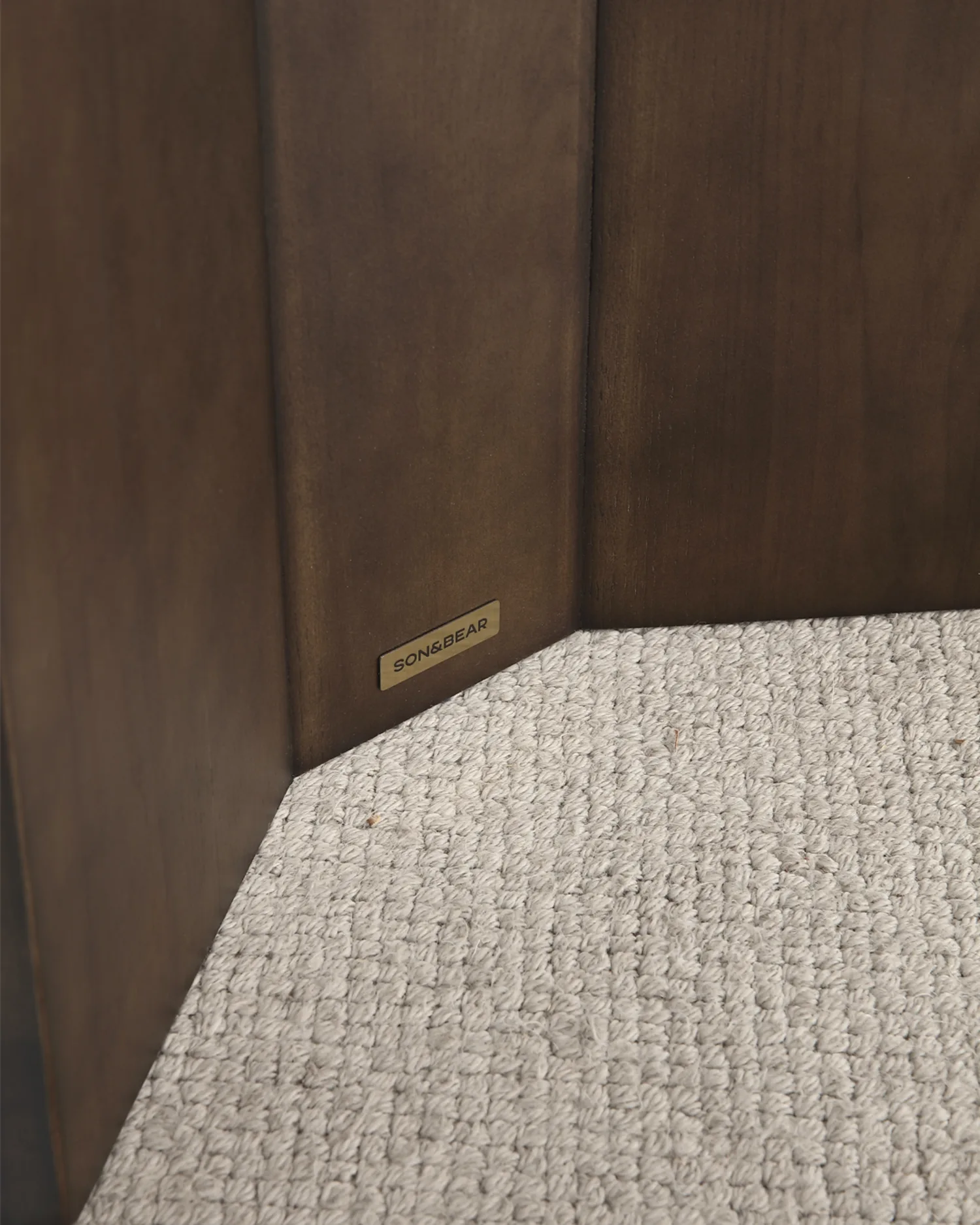 Detail of the Rumi solid ash base and the Son&Bear plaque